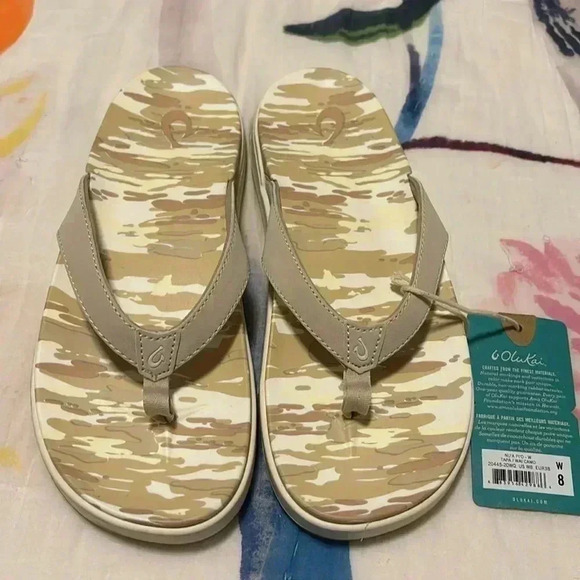 OluKai Nu’a Pi’o Sandals in Wai Camo - Picture 1 of 5